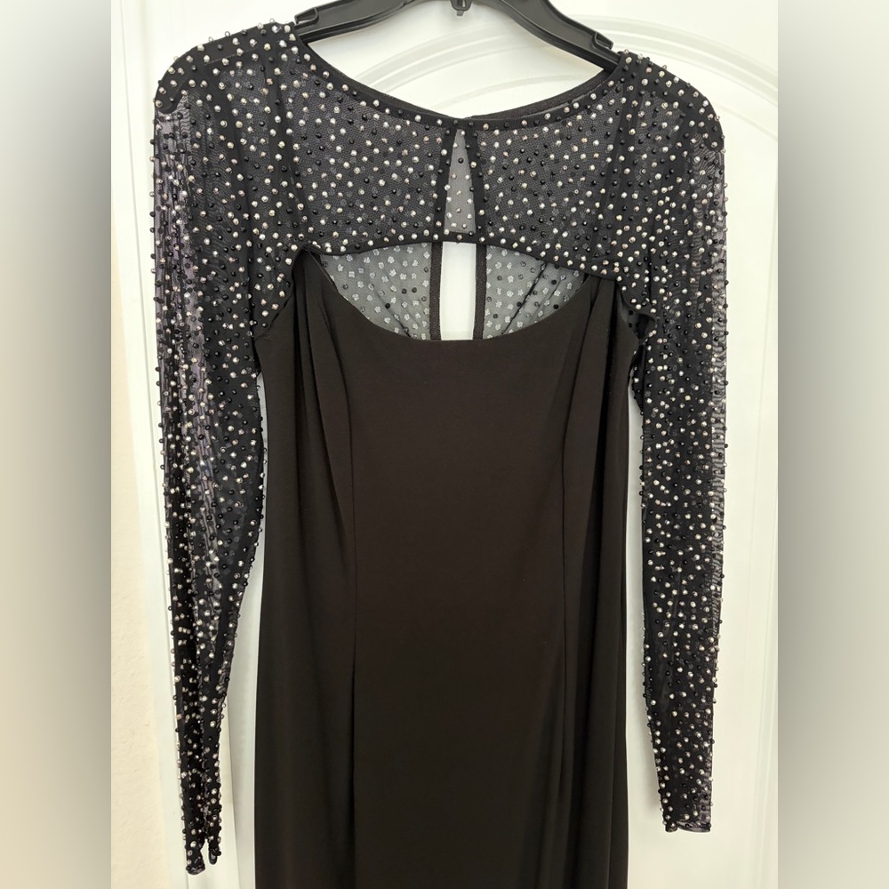Elegant Betsy Adam’s Black Evening Gown with Embellished Sleeves - Picture 2 of 4